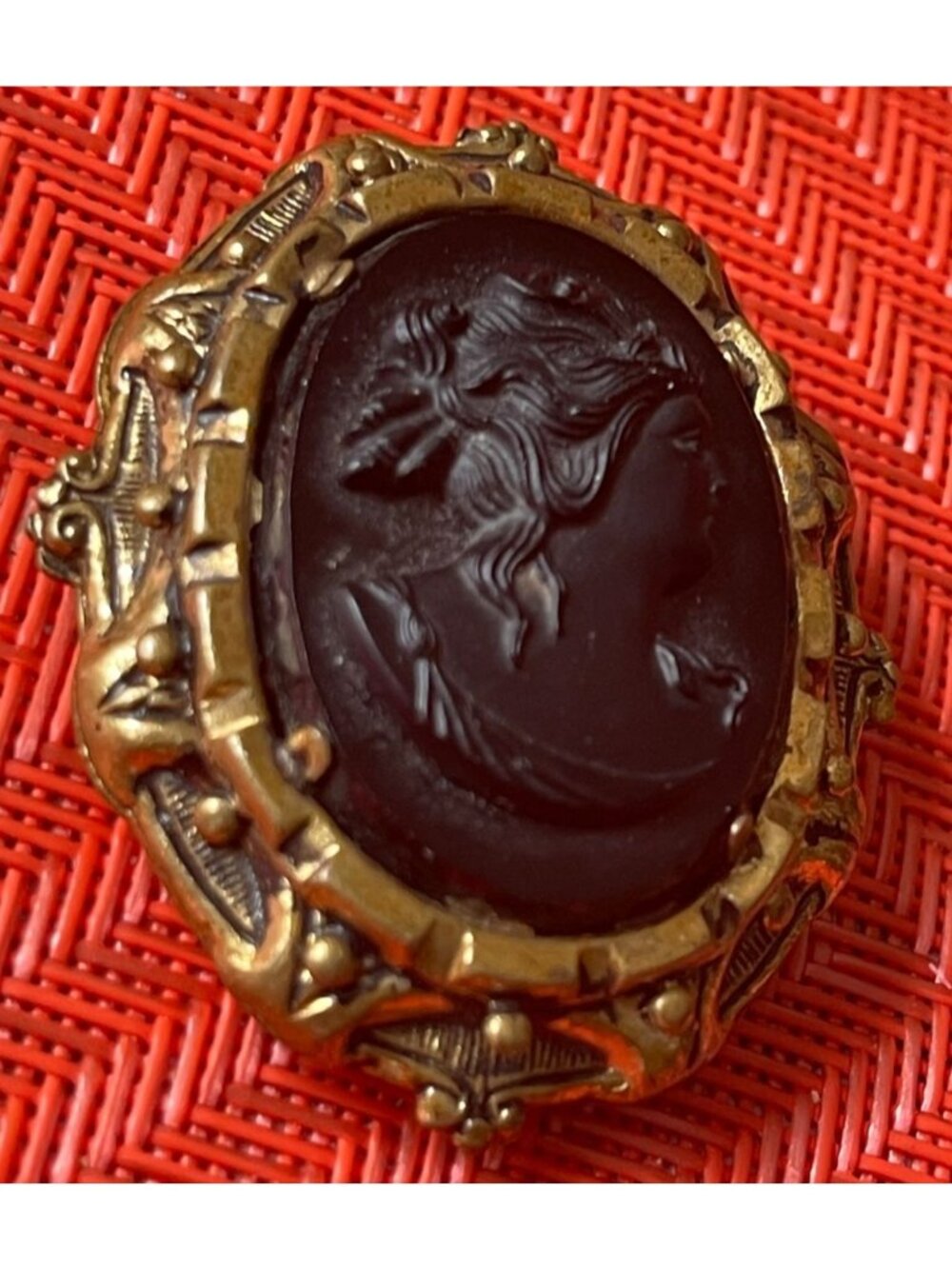 Vintage Molded Glass Cameo Fur Clip Faux Carnelian Burgundy Female Portrait Clas
